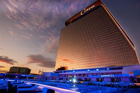 Downtown Las Vegas Hotels & Casinos .